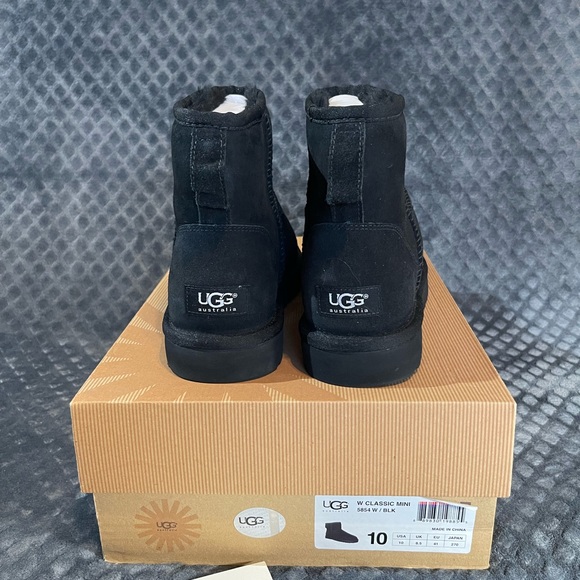 NIB UGG CLASSIC MINI BOOT in Black SIZE 10 WOMENS #5854 - Picture 3 of 12